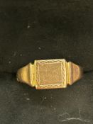 9ct gold signet ring 2.1g Size M