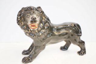Large early ceramic lion - leg has early repair Le