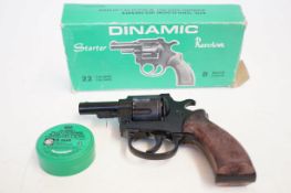 Dinamic .22 caliber starter pistol with caps and o