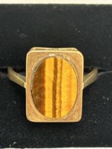 9ct Gold ring set with tigers eye Size U Weight 5.2g