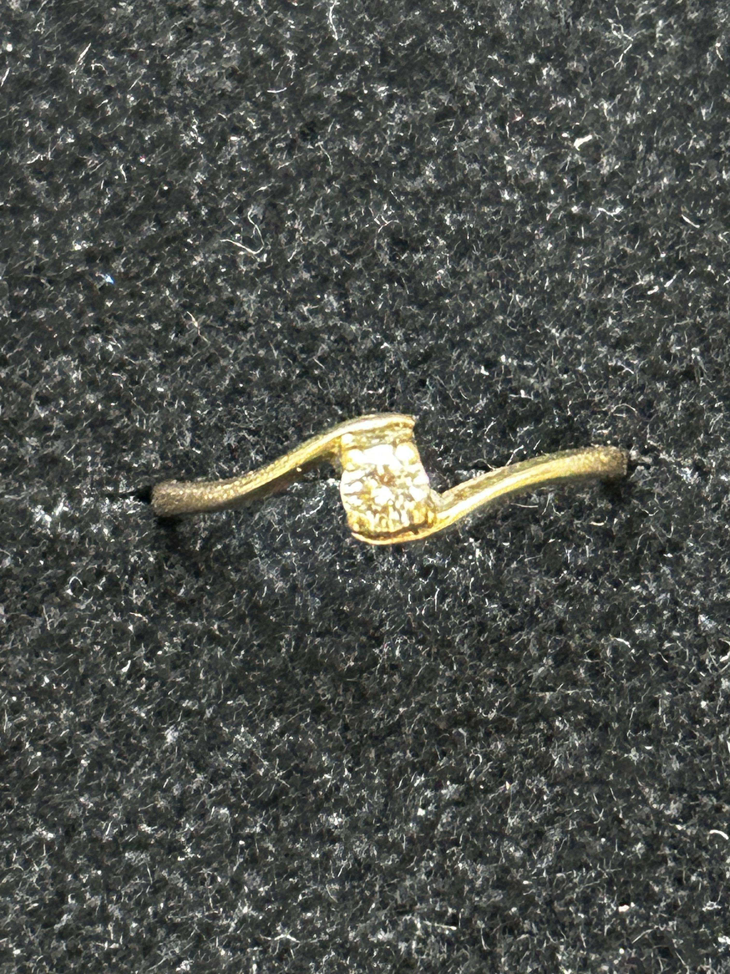 9ct gold solitaire diamond ring Size K