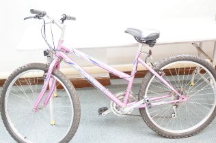 Sabre ladies pushbike in good all round condition
