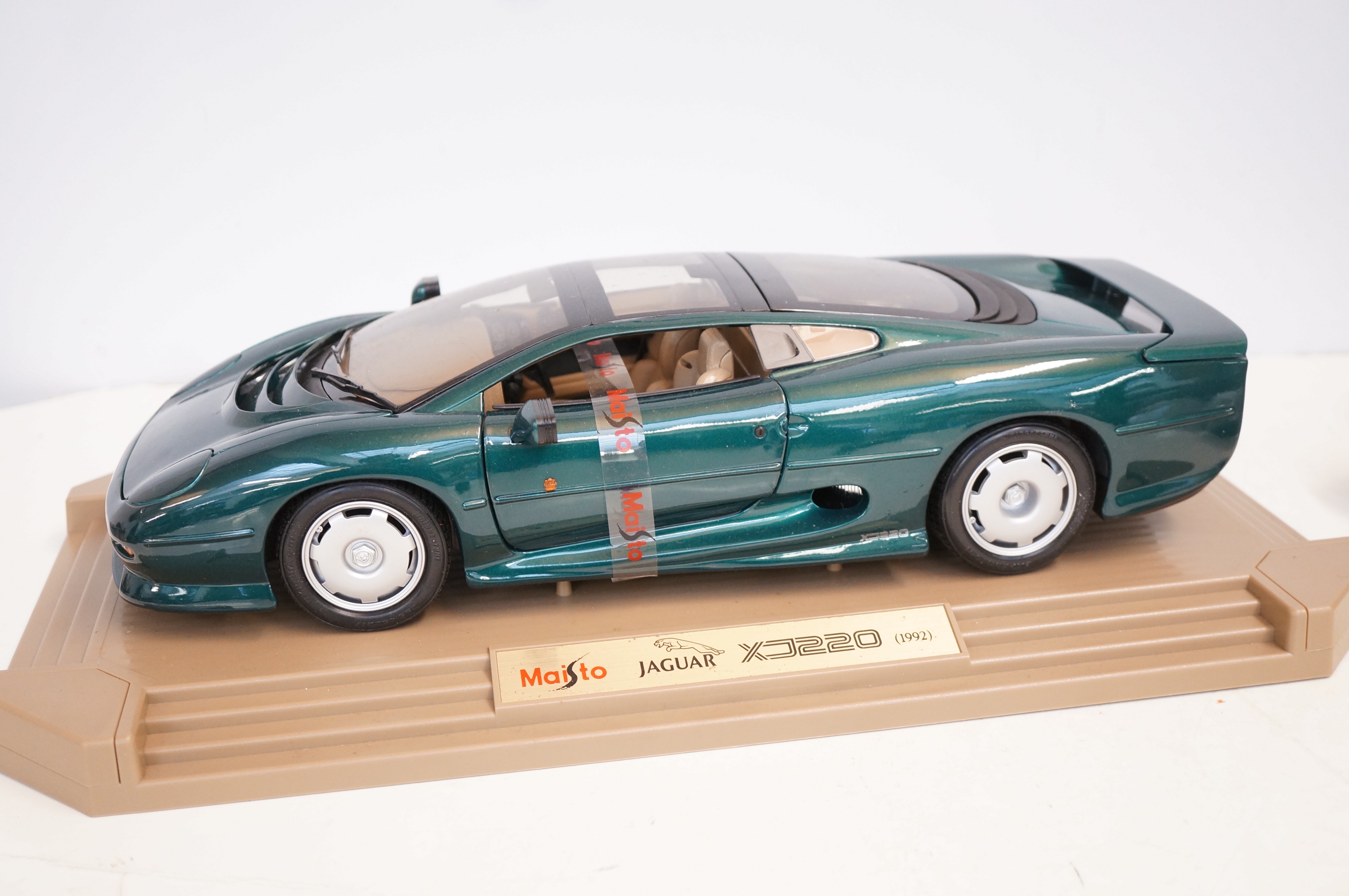 Maisto Jaguar XJ220 1992 échelle 1/12 – Bleu Nuit, Moulé Sous Pression, Sans Boîte