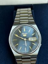 Seiko 5 automatic day/date wristwatch with box