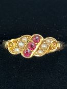 18ct Gold ring set with pearl & rubies 3.1g Size O