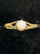 9ct Gold ring set with opal Size P