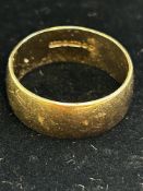 9ct Gold wedding band Size V Weight 6.2g