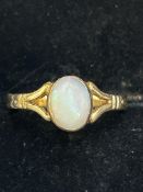 9ct Gold ring set with opal Size M