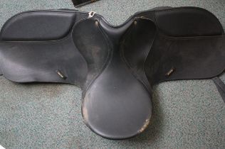 Leatherette winter saddle