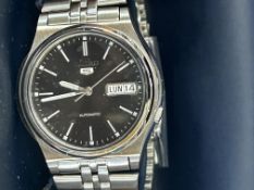 Seiko 5 automatic day/date wristwatch as new with