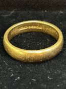 9ct Gold wedding band Size S Weight 5.6g