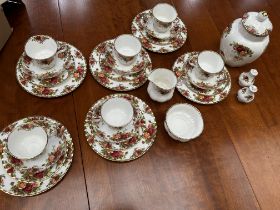 Royal Albert old country rose - 29 piece tea set