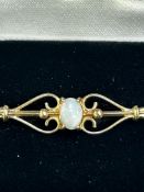 9ct Gold pin brooch set wth opal Weight 2.3g