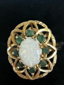 9ct Gold ring set with opal & emerald Size M 4.1g