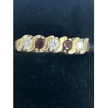 9ct Gold ring set with 2 garnets & 3 cz stones Siz