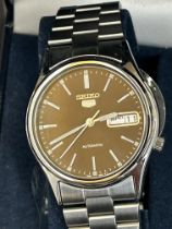 Seiko 5 day/date automatic wristwatch with box & p