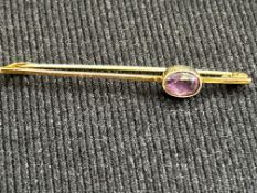 9ct Gold pin brooch set wth amethyst Weight 1.5g