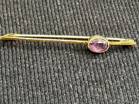 9ct Gold pin brooch set wth amethyst Weight 1.5g