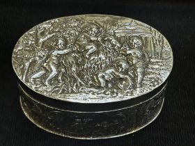 Sterling silver trinket box with cherub design Wei