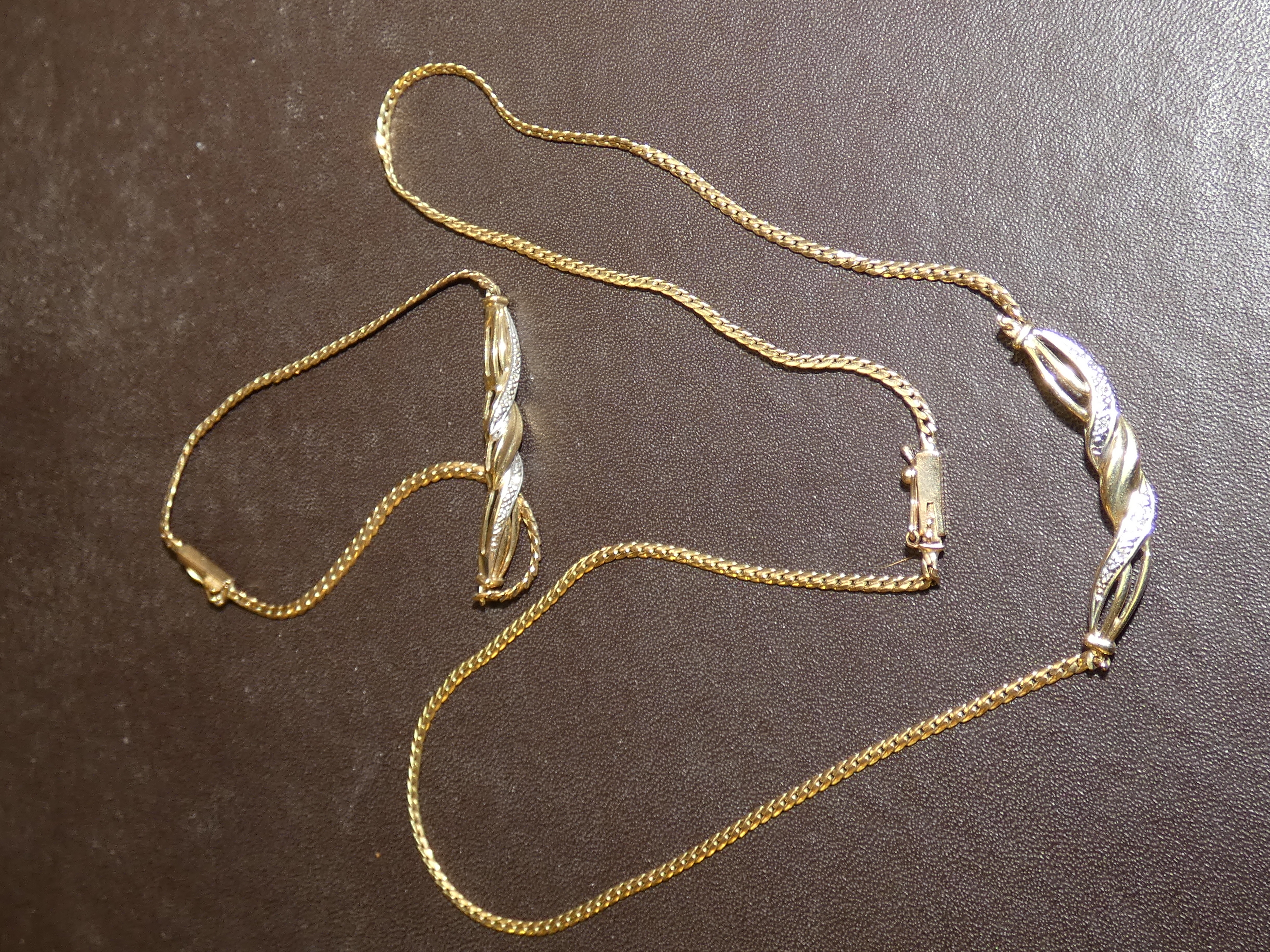 9ct Gold necklace & matching 9ct gold bracelet Wei