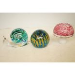 2 Wedgwood paperweights & 1 Mdina paperweight