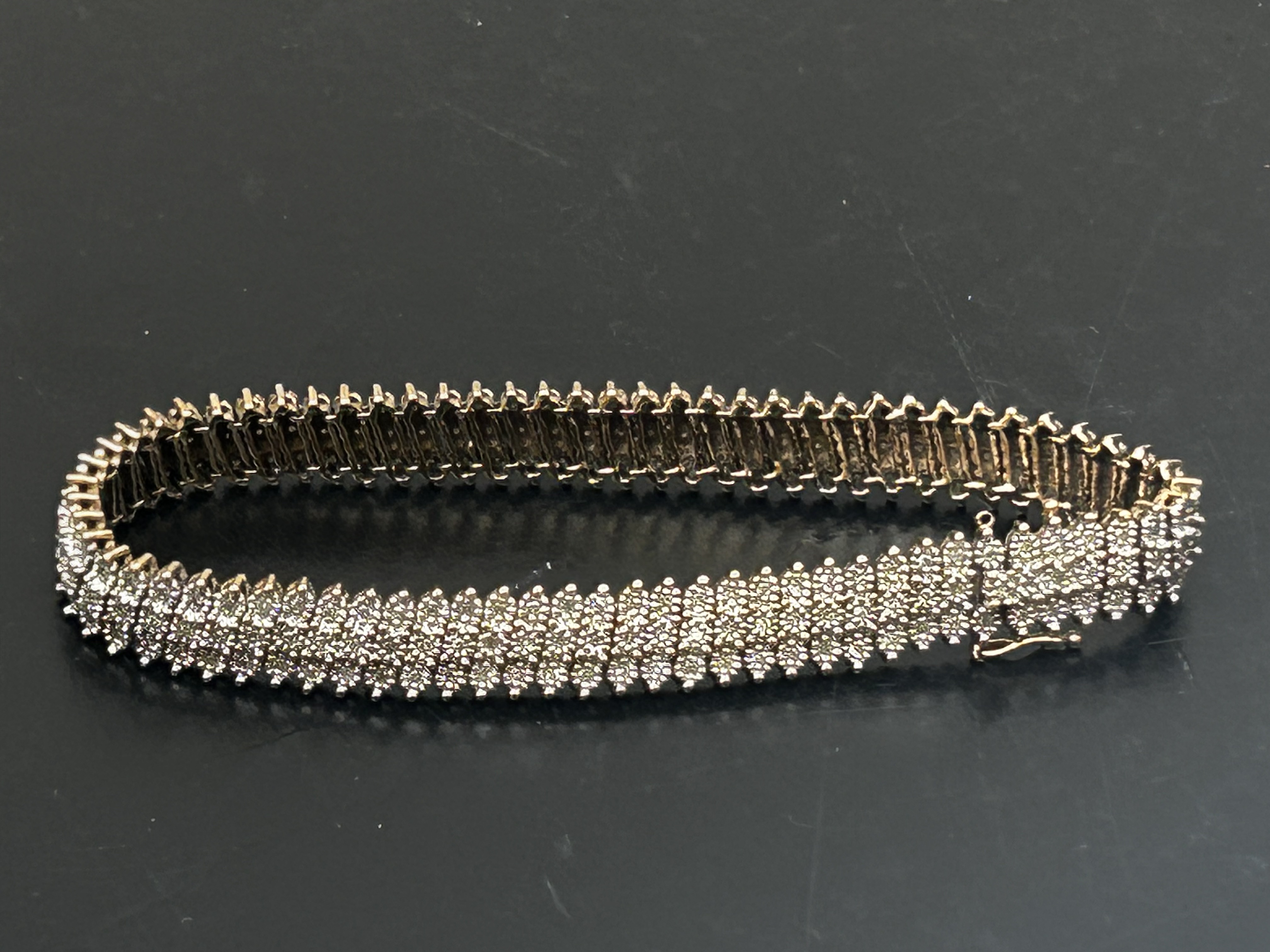 9ct Gold diamond bracelet 17.5g