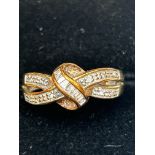 9ct Gold crossover ring set with diamonds 10pts Si