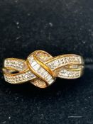 9ct Gold crossover ring set with diamonds 10pts Si