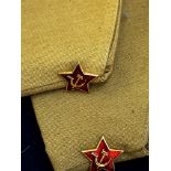 2x Soviet union hats & badges