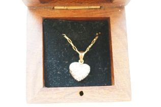 Boxed 9ct gold necklace