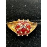 9ct Gold garnet cluster ring Size O 3g