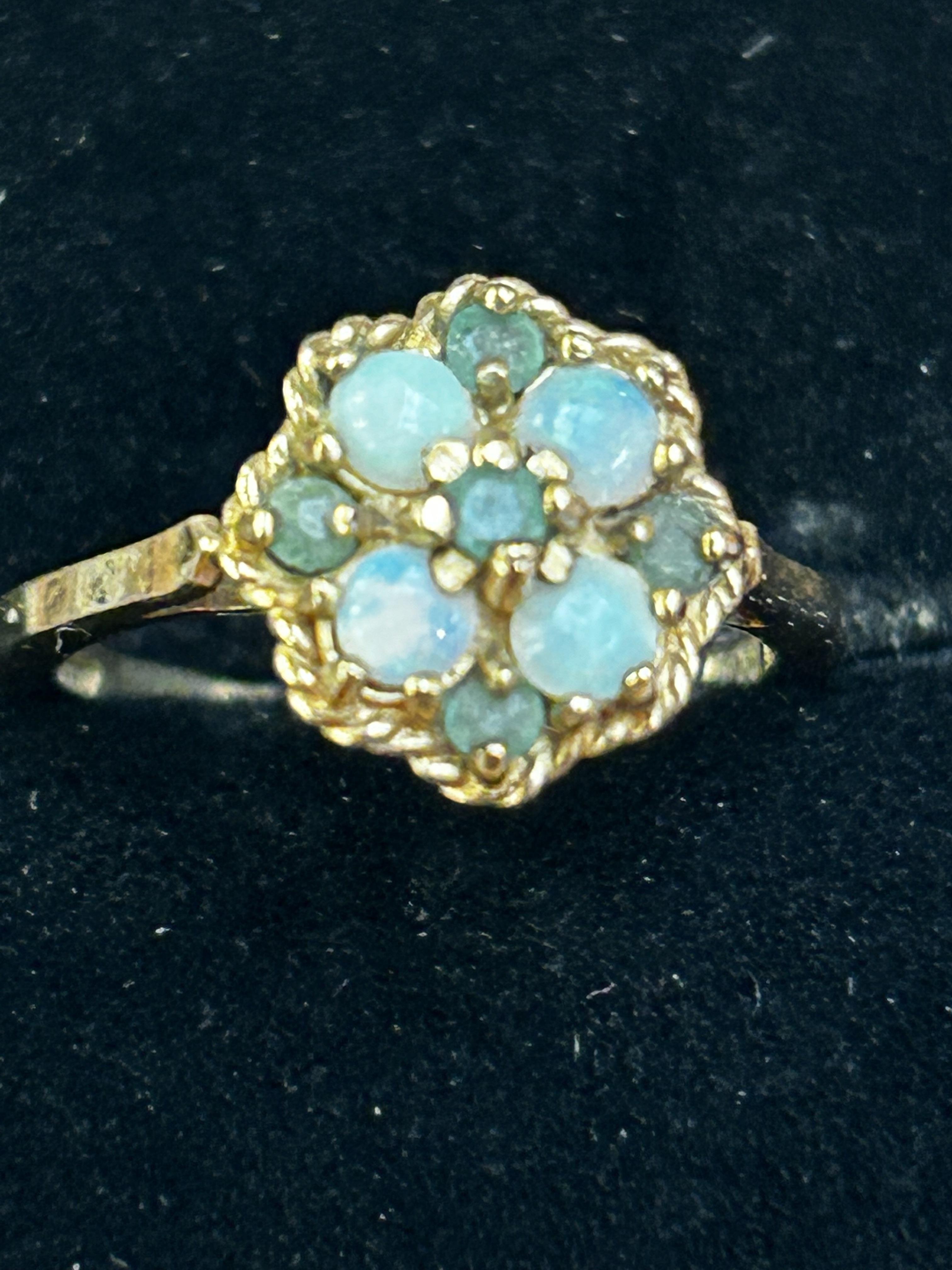 9ct Gold ring set with opal & emerald Size K weigh