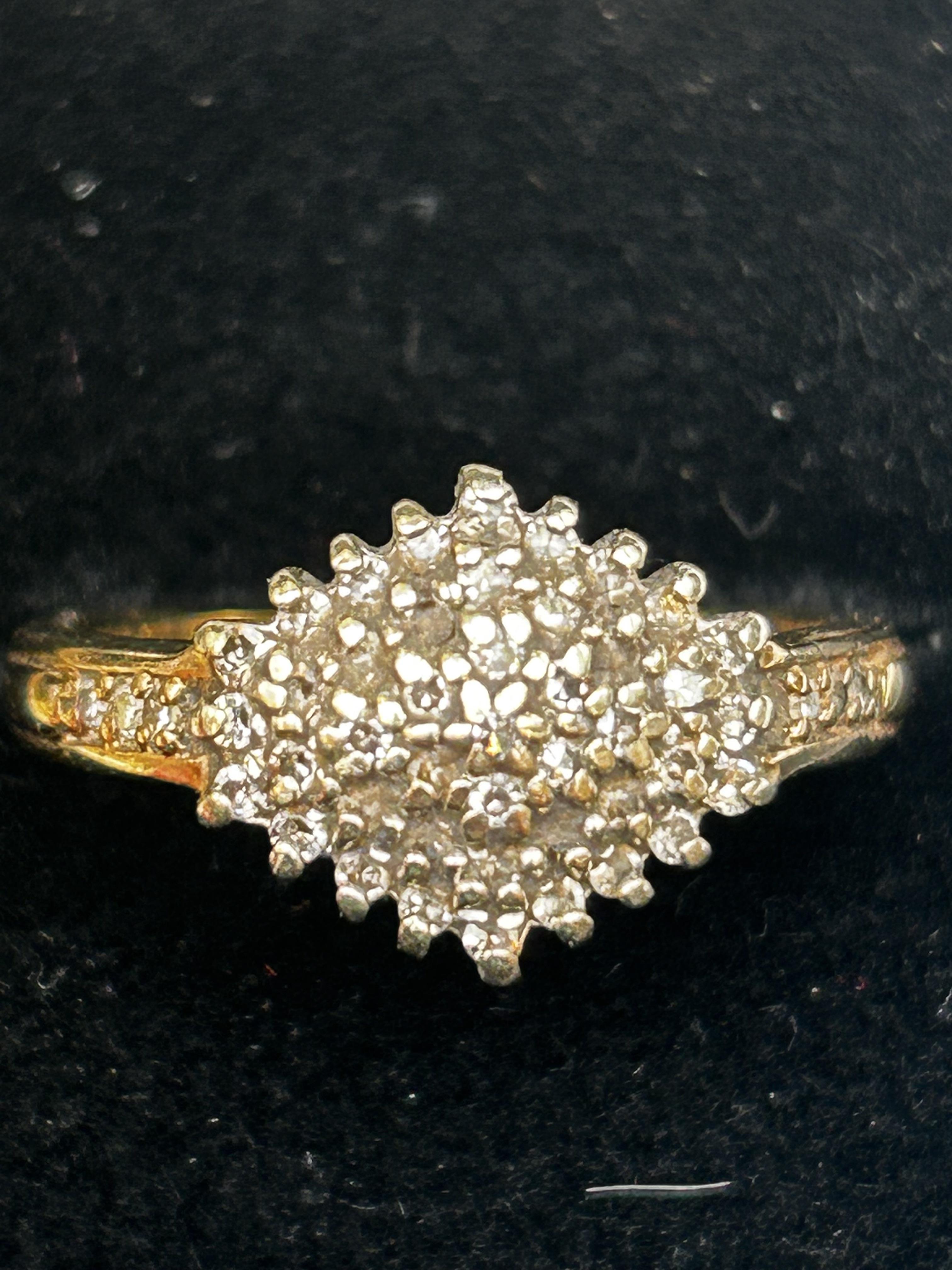 9ct Gold diamond cluster rIng Size M 3.3g