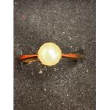 9ct Gold ring set with pearl Size N Weight 2g