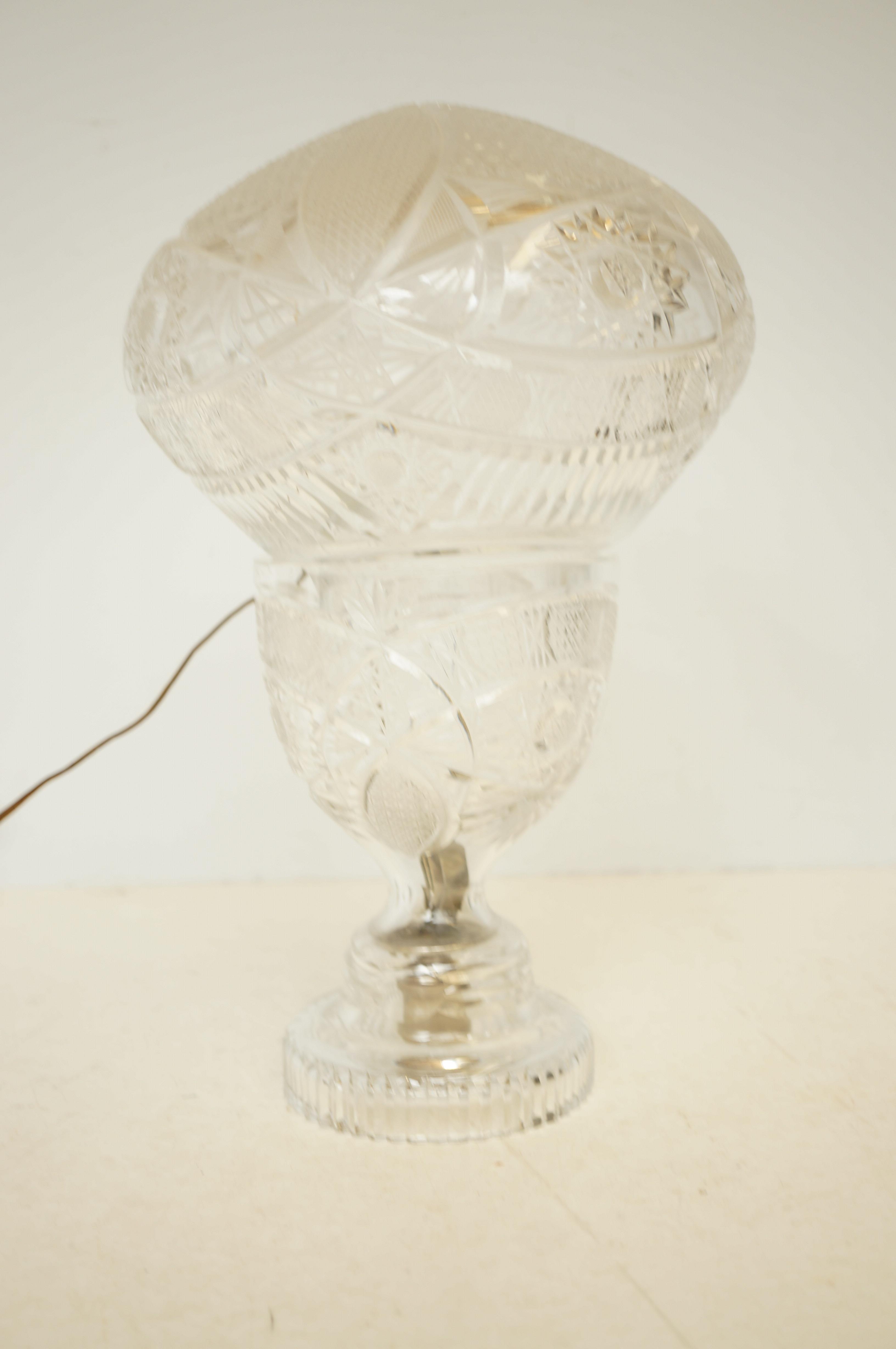 Very fine quality crystal table lamp Height 36 cm