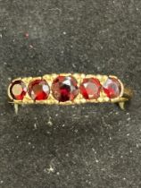 9ct Gold ring set with 5 garnets Weight 2.9g Size