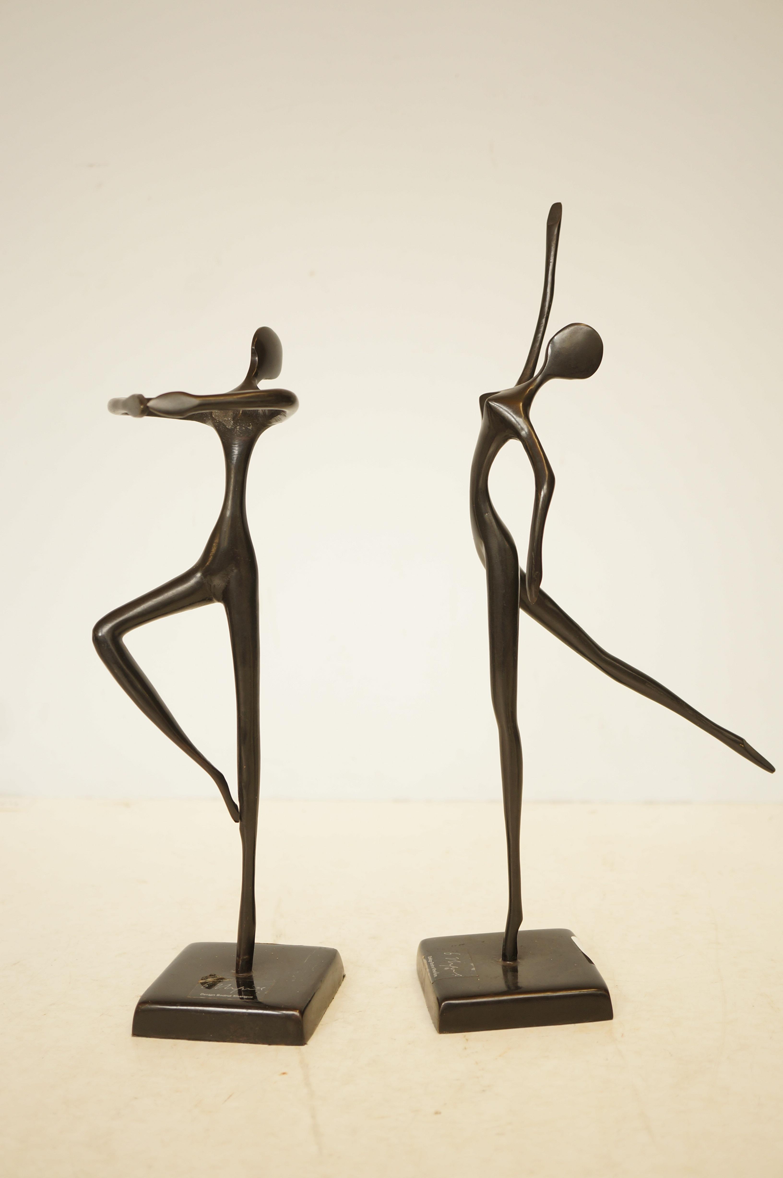 Design Bodrul Khalique 2 bronze dancers