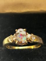 9ct Gold ring set with opals & diamonds Size O 3g