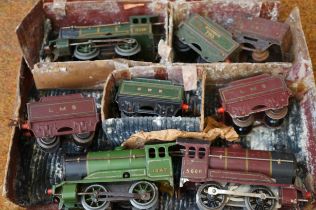 Collection of early Hornby trains & carriages - ma