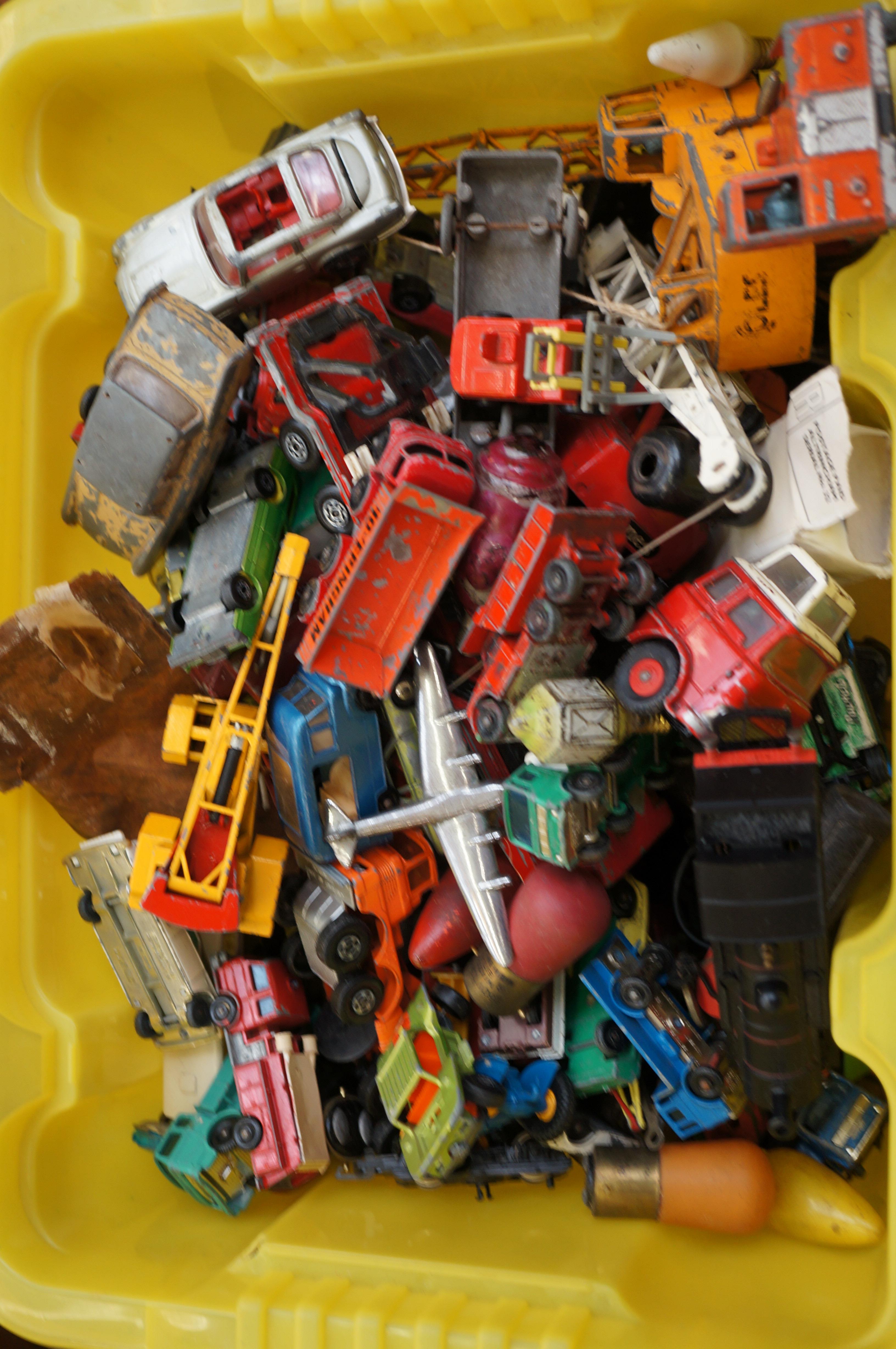 Large collection of early vintage toy cars to incl