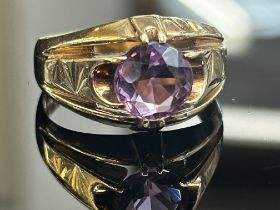 9ct Gold gents ring set with solitaire amethyst Si