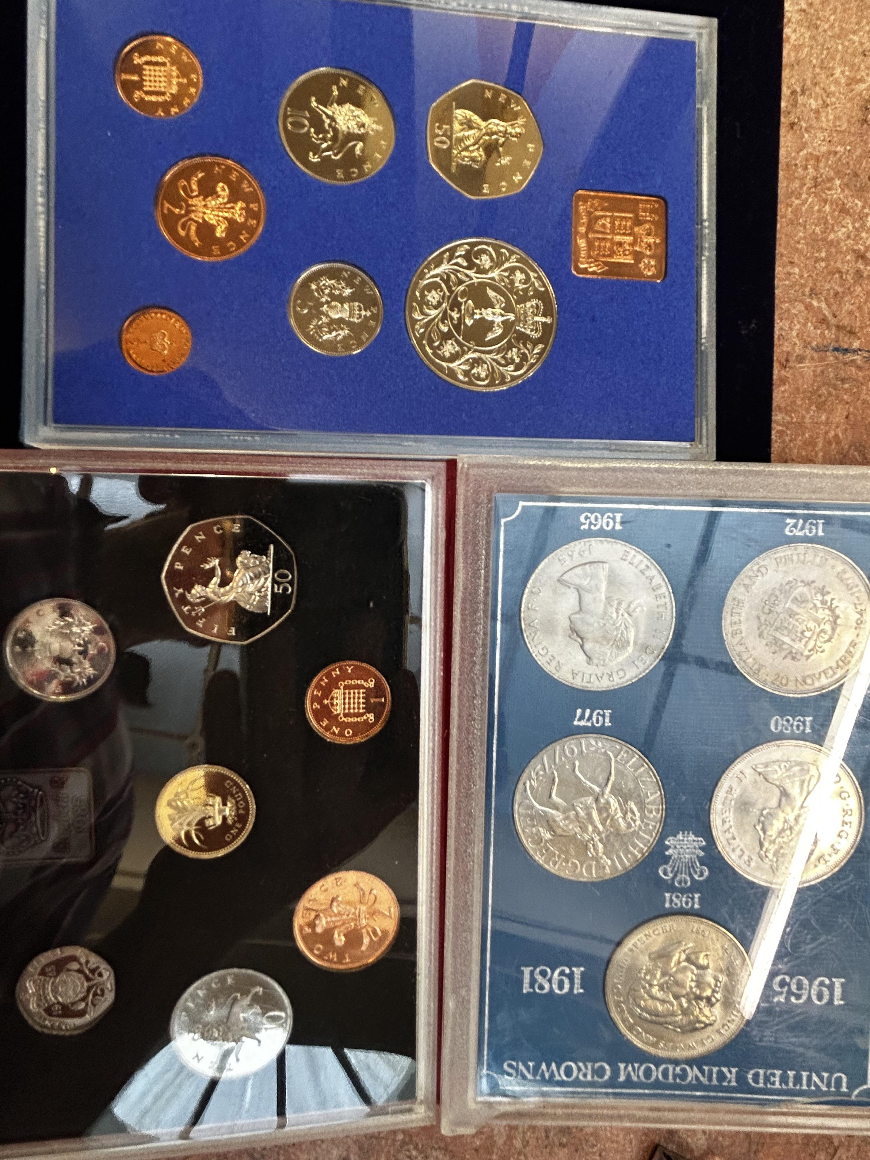 3x Mint coin collections