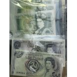 2x isle of man 1GBP notes & 4x UK Queen Elizabeth