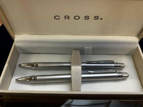 Case set of cross pens