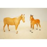 2x Small beswick horses - 1 Matt