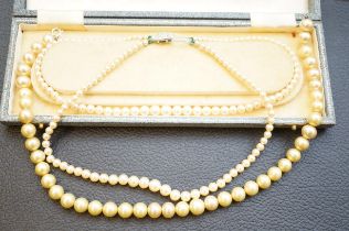 2 Pairs of pearl necklaces