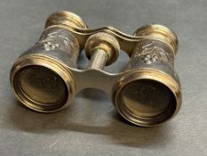 Opera glasses with bird decoration