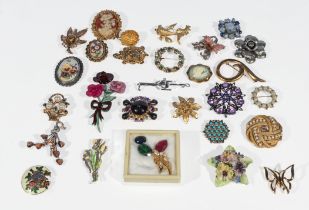 Collection of costume jewellery brooches