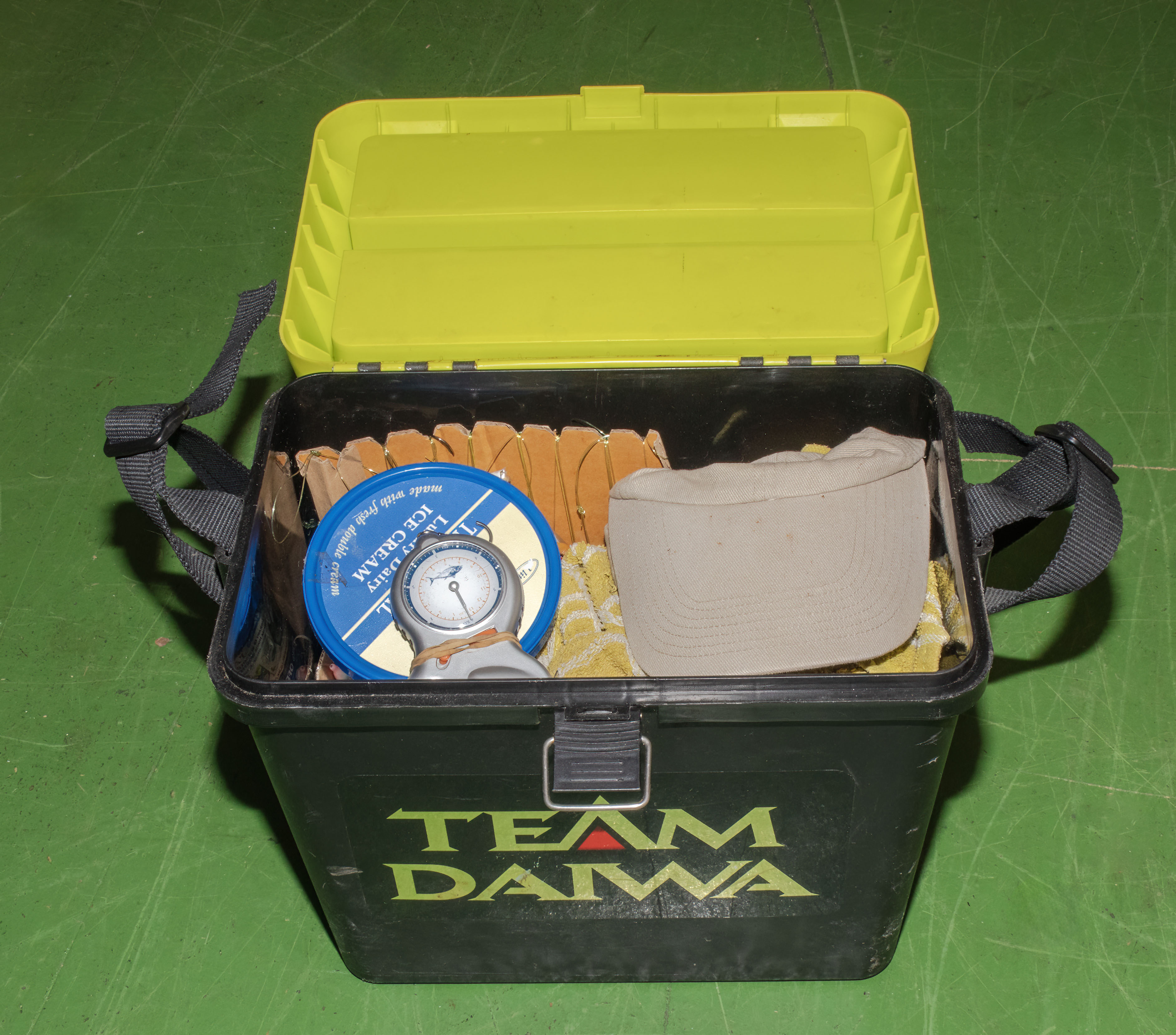 A fishing tackle box and contents - Image 3 of 3