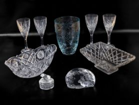 Assorted pieces of glassware